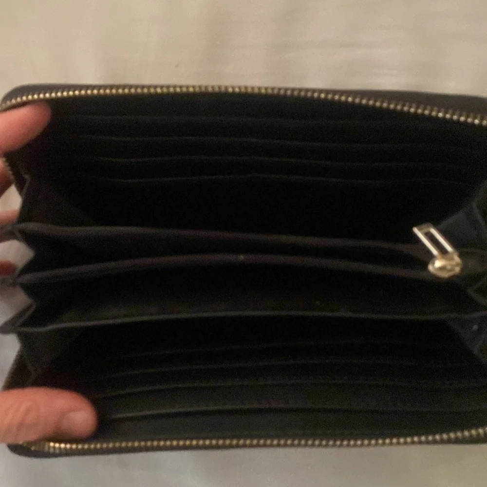 Black & White Guess Wristlet - Picture 2 of 3
